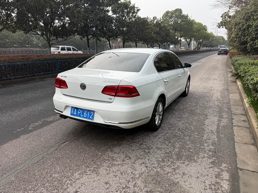 Volkswagen Magotan 2013
