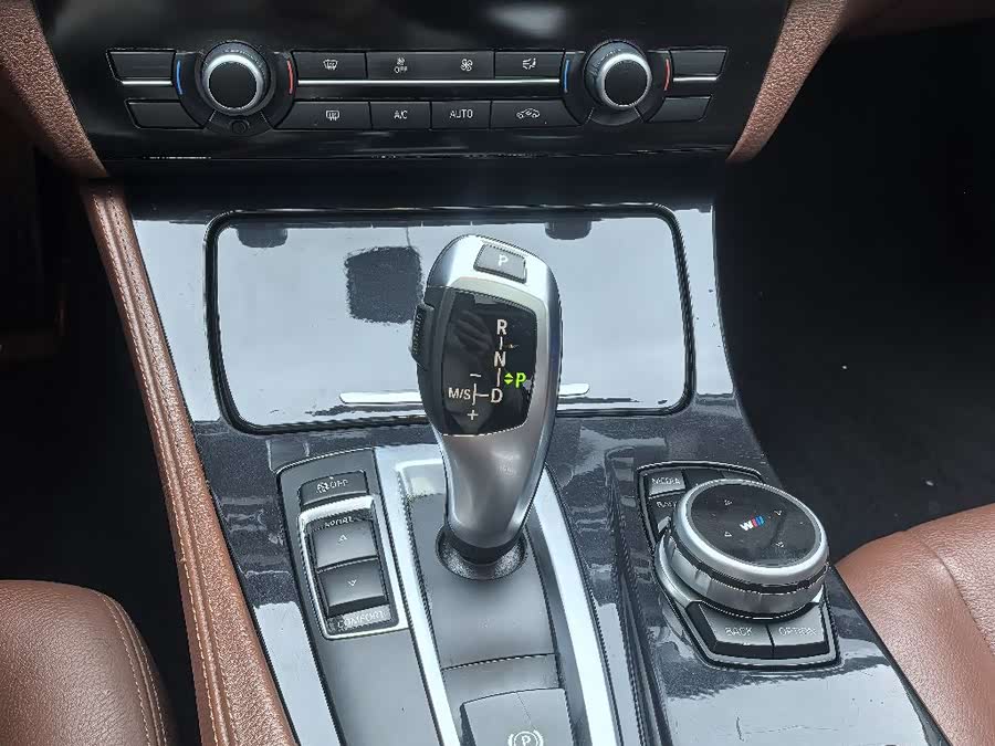 BMW 5 Series 2014 — фото 14