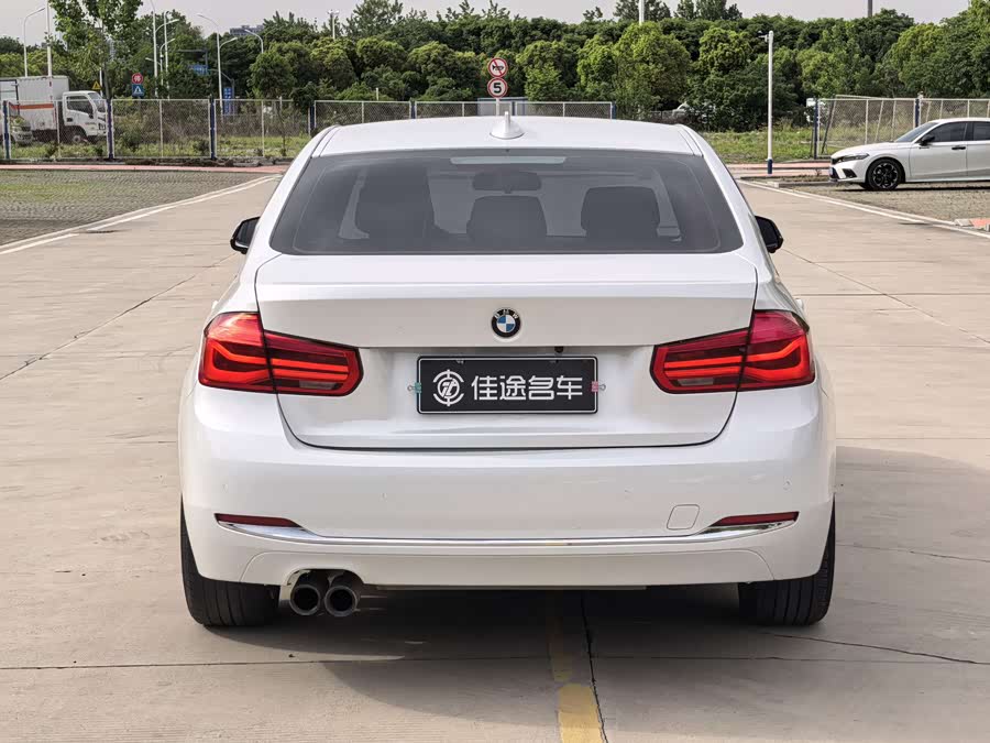 BMW 3 Series 2018 — фото 12