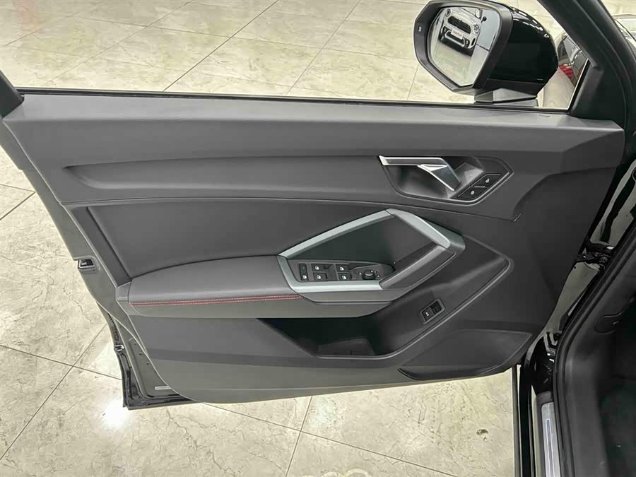 Audi Q3 2023 — фото 10