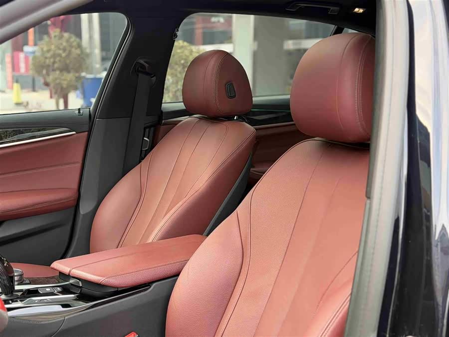 BMW 5 Series 2019 — фото 12