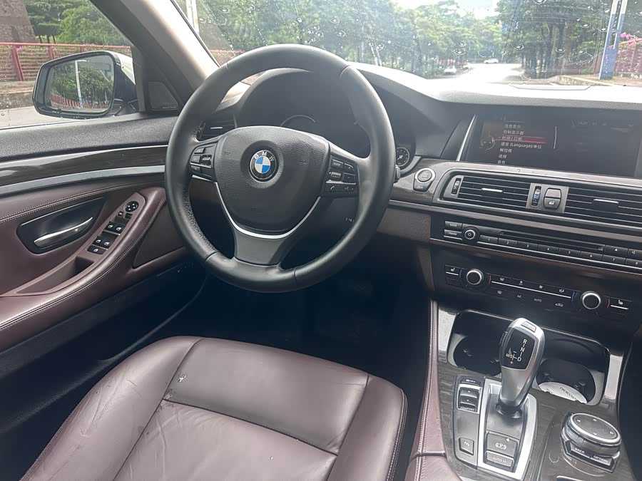 BMW 5 Series 2017 — фото 13