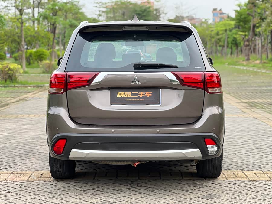 Mitsubishi Outlander 2016