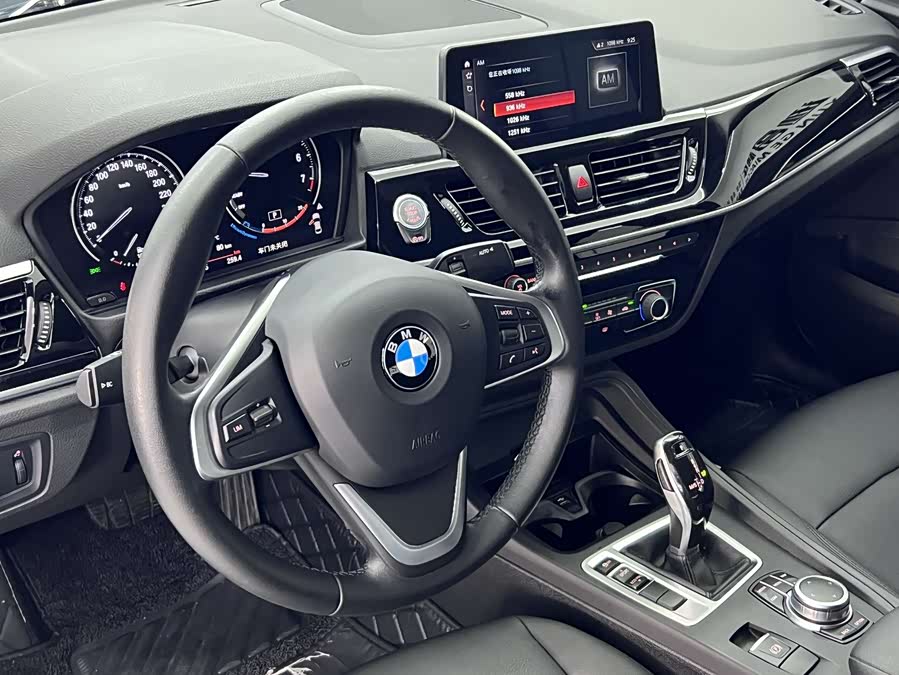 BMW 1 Series 2021 — фото 10