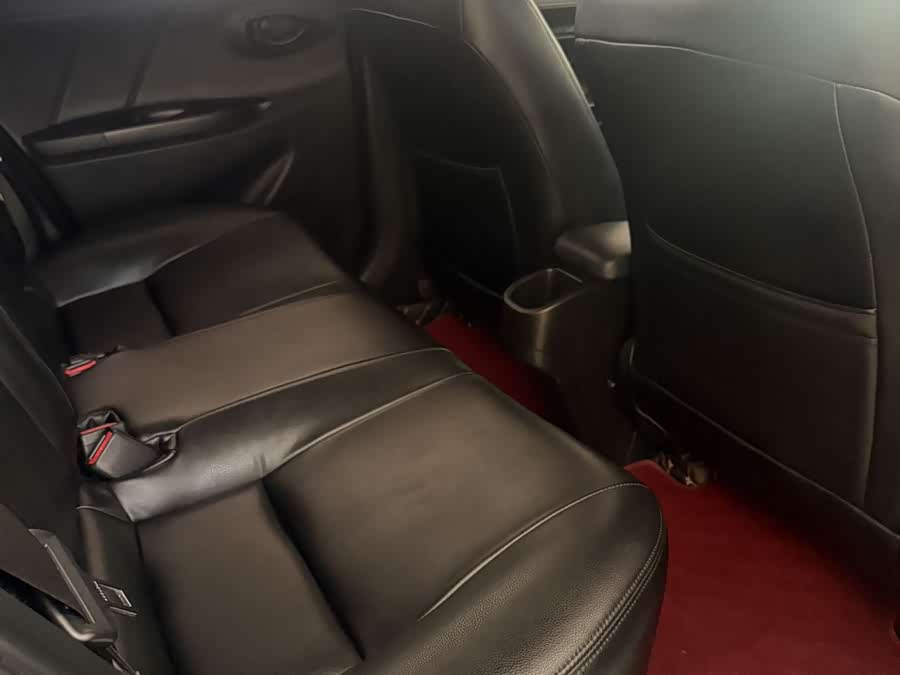 Toyota Yaris L 2022 — фото 14