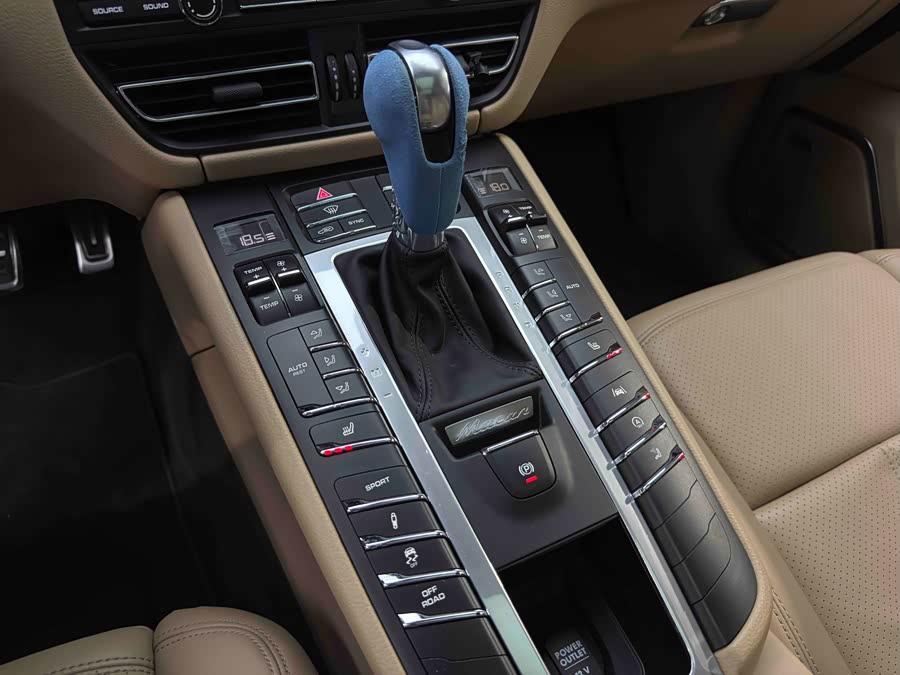 Porsche Macan 2021 — фото 10