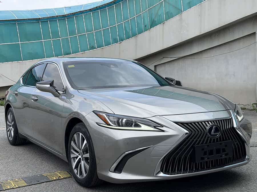 Lexus ES 2018