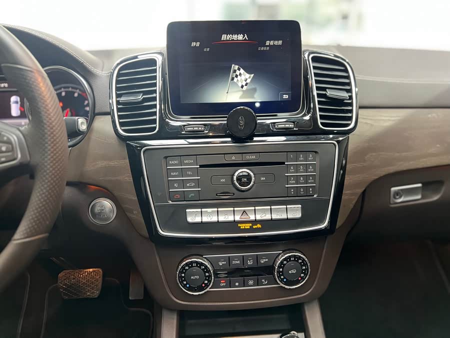 Mercedes-Benz GLE 2017 — фото 14