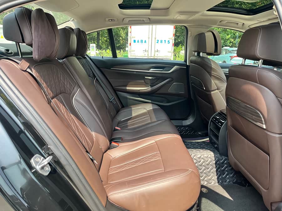 BMW 5 Series New Energy 2019 — фото 16