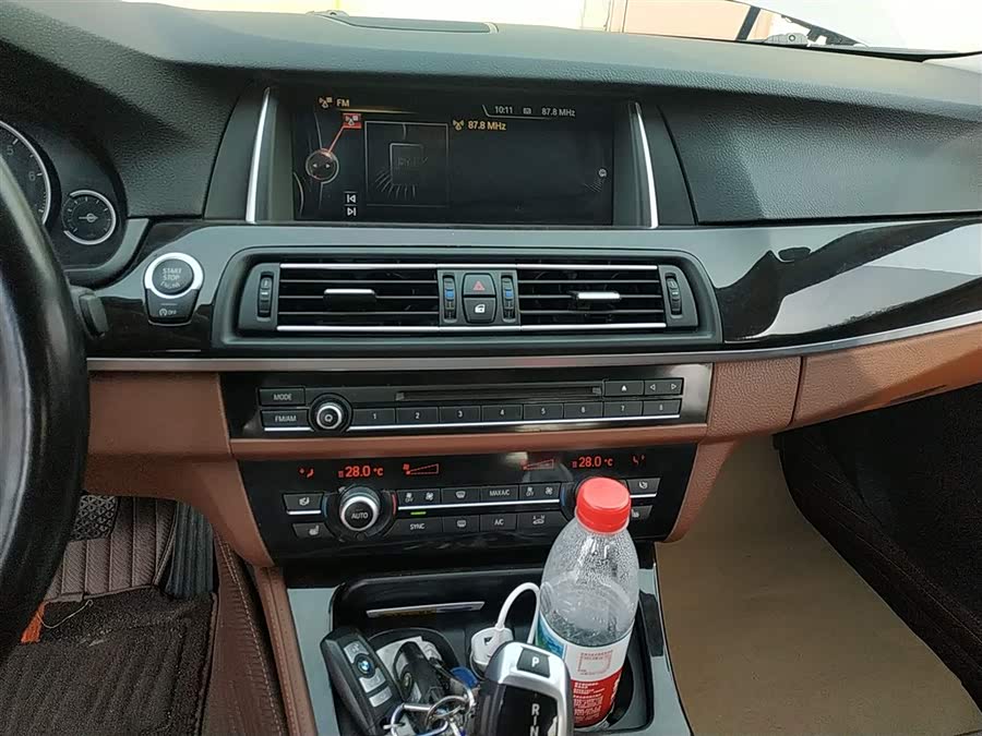 BMW 5 Series 2017 — фото 13