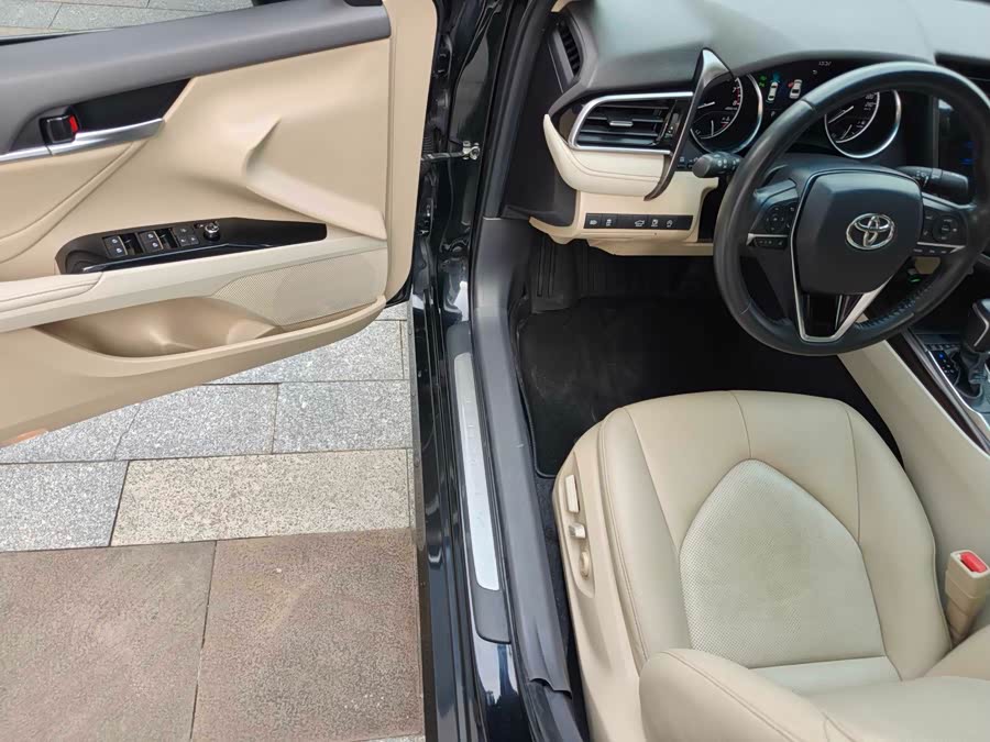 Toyota Camry 2019 — фото 12