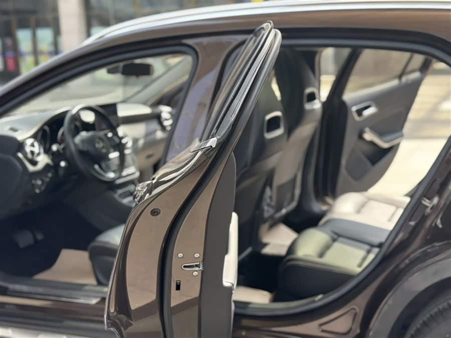 Mercedes-Benz GLA 2018 — фото 15