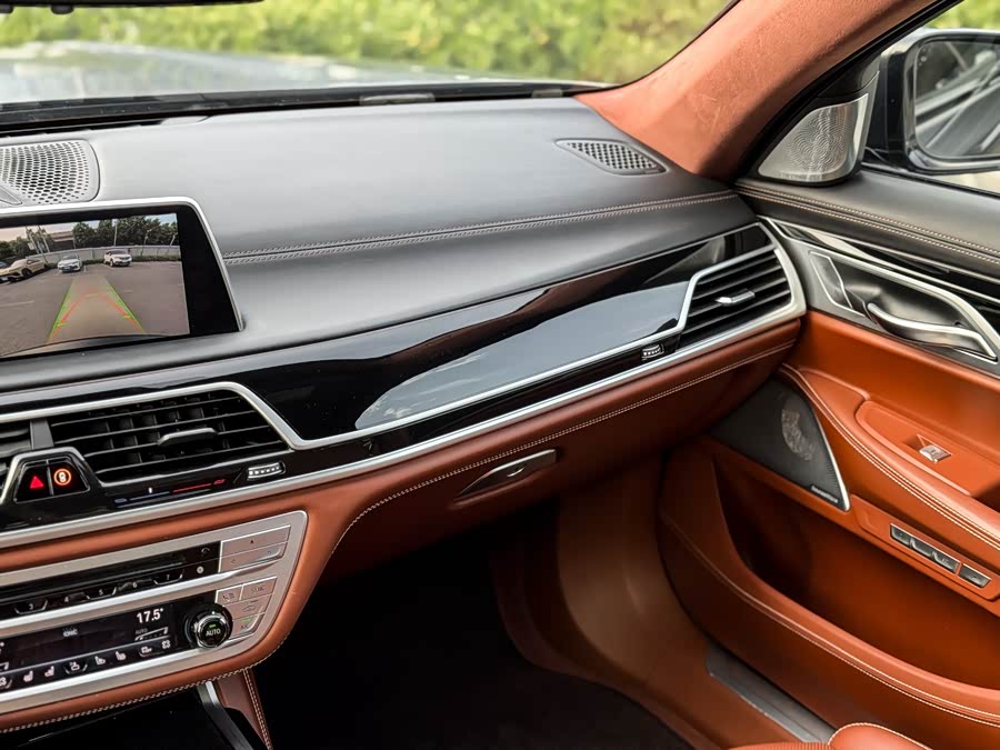 BMW 7 Series 2017 — фото 12