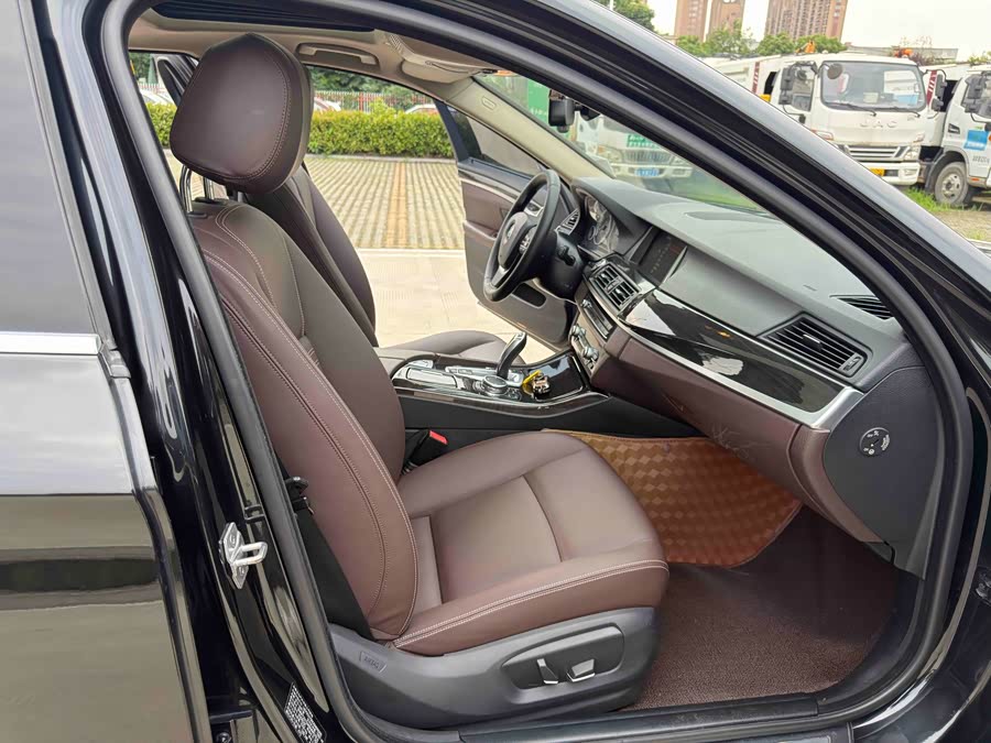 BMW 5 Series 2014 — фото 11