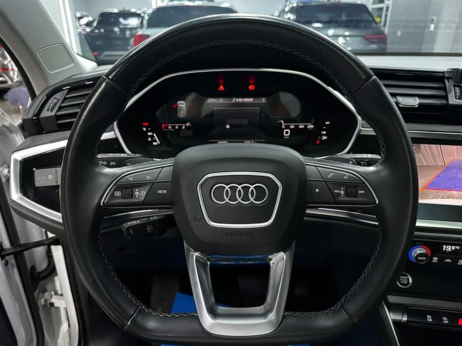 Audi Q3 2022 — фото 13