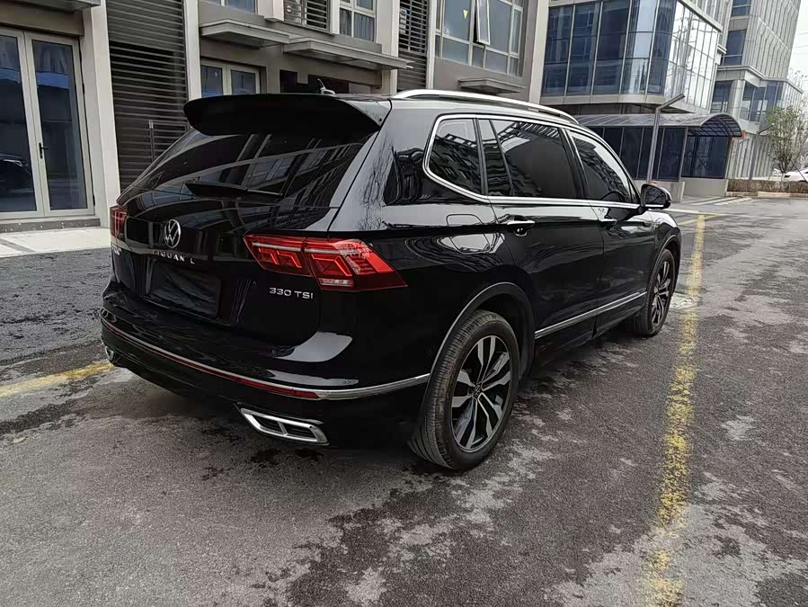 Volkswagen Tiguan L 2023 — фото 11