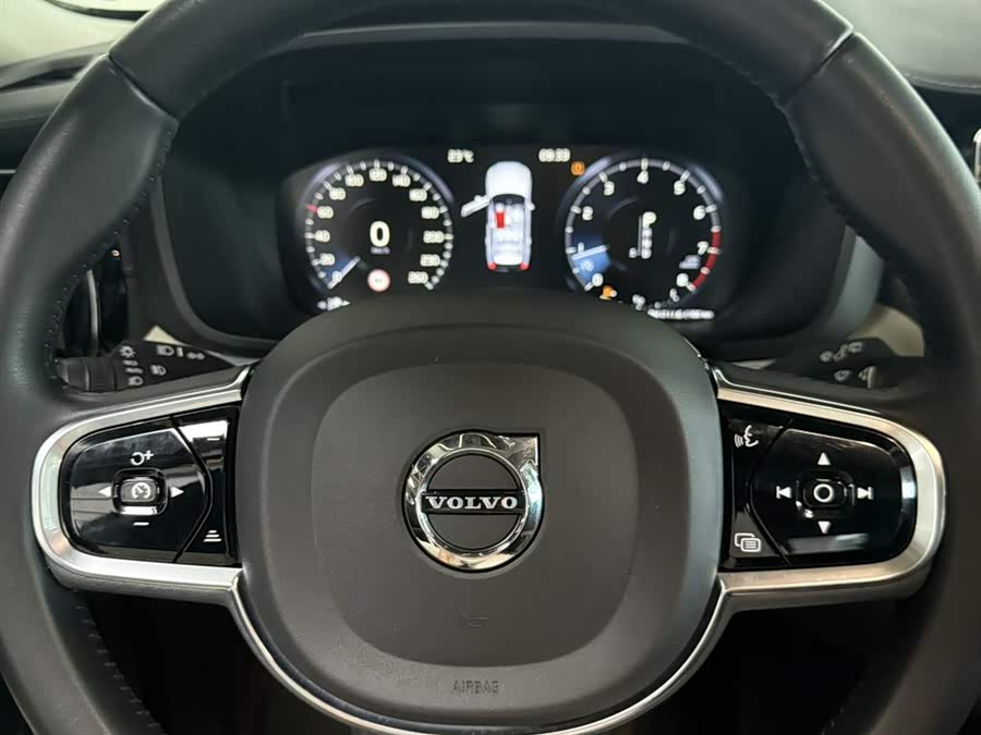 Volvo XC60 2020 — фото 18