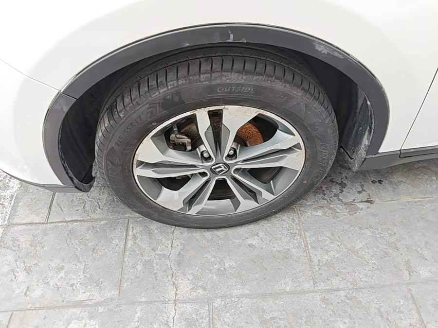Luxgen You6 SUV 2015 — фото 23