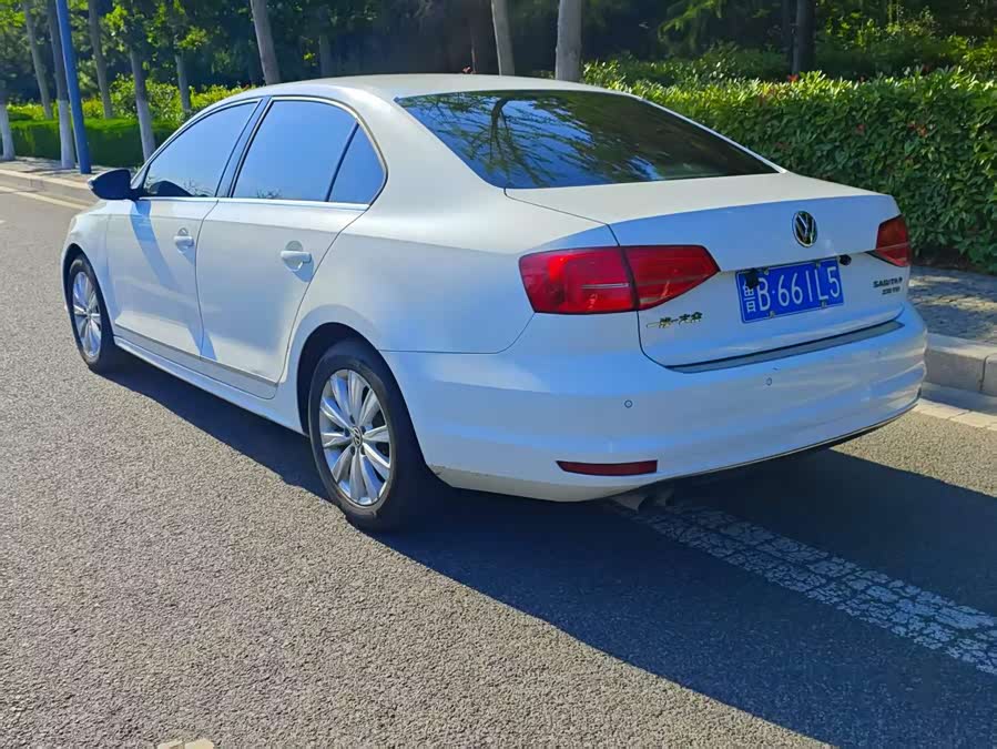 Volkswagen Sagitar 2015