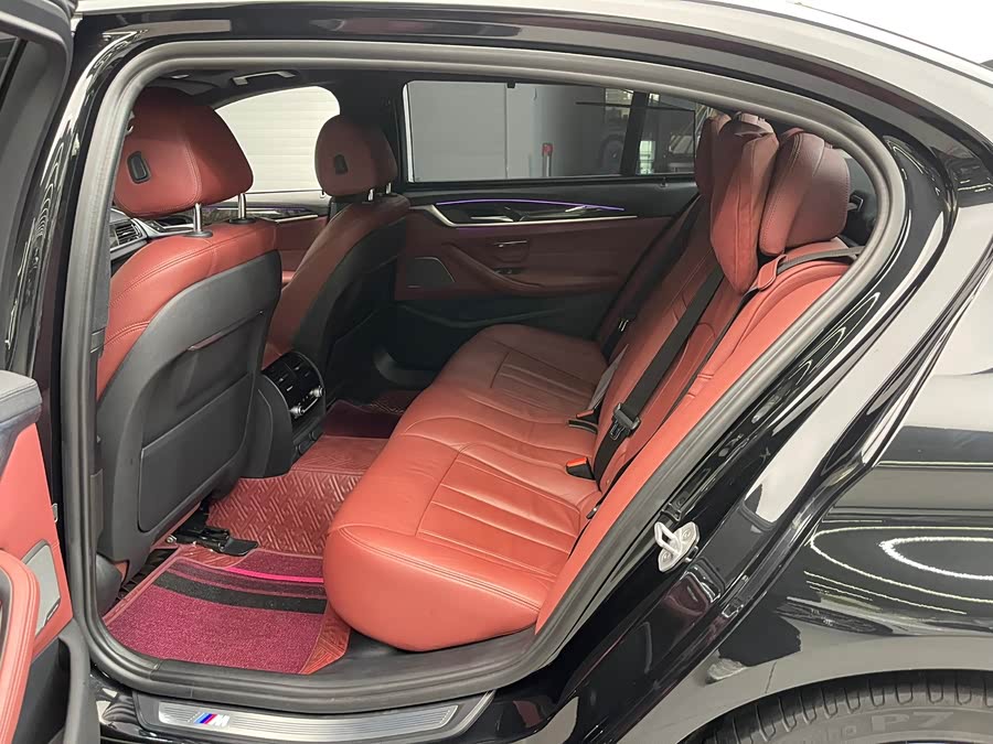 BMW 5 Series 2019 — фото 11