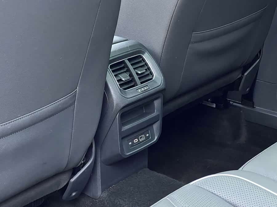 Volkswagen Tiguan L 2023