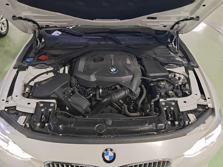 BMW 3 Series 2018 — фото 10