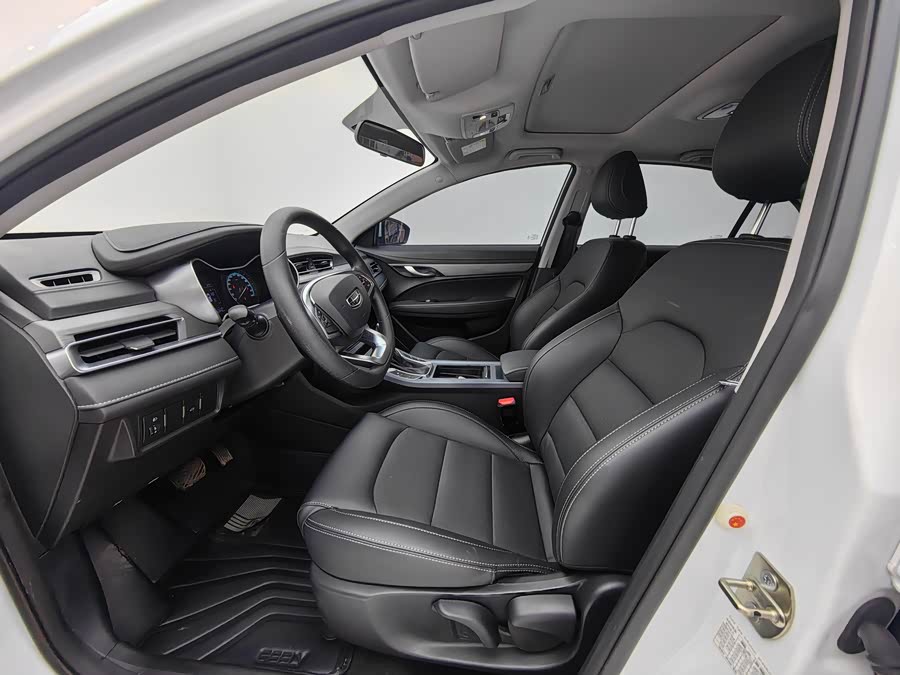 Geely Emgrand 2022