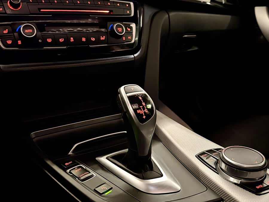 BMW 3 Series 2017 — фото 18