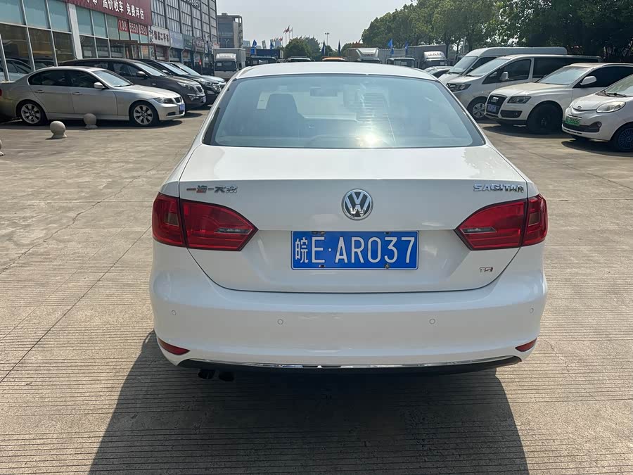 Volkswagen Sagitar 2014