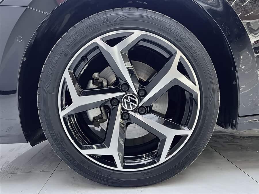 Volkswagen Passat 2023 — фото 12