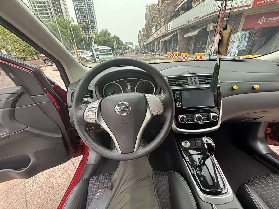 Nissan Tiida 2016 — фото 14