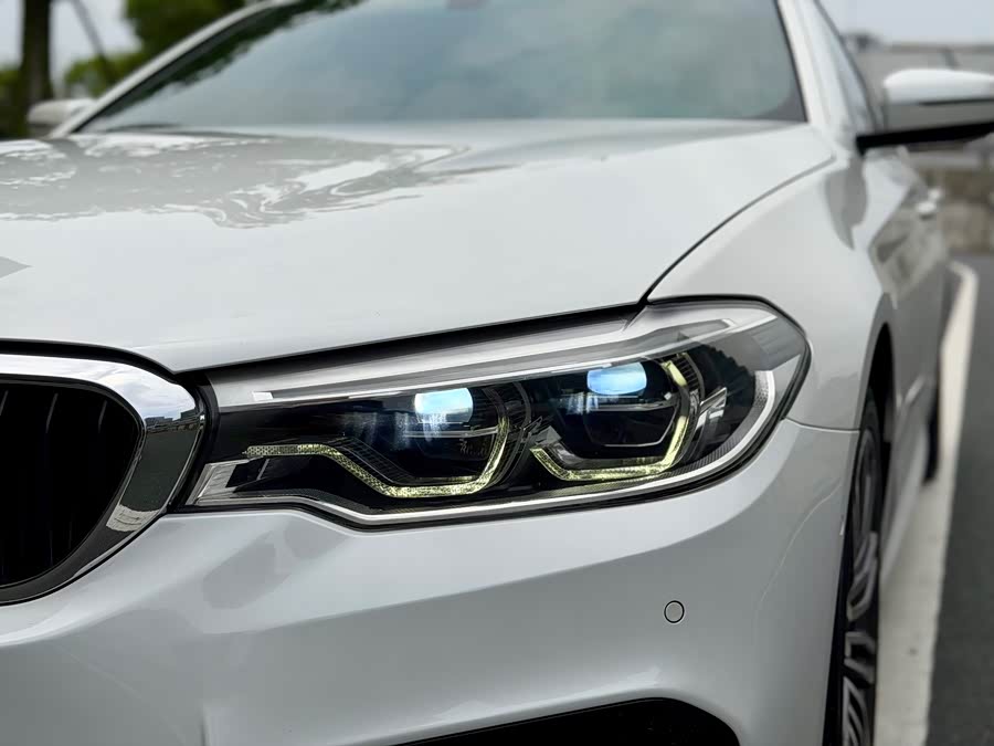 BMW 5 Series 2018 — фото 10