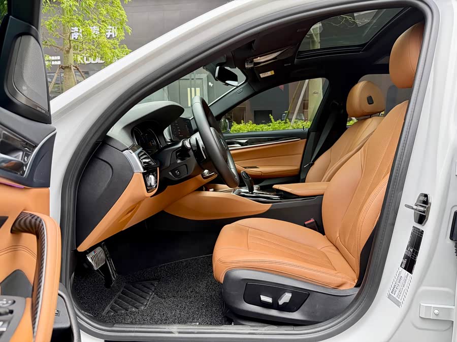 BMW 5 Series 2018 — фото 16