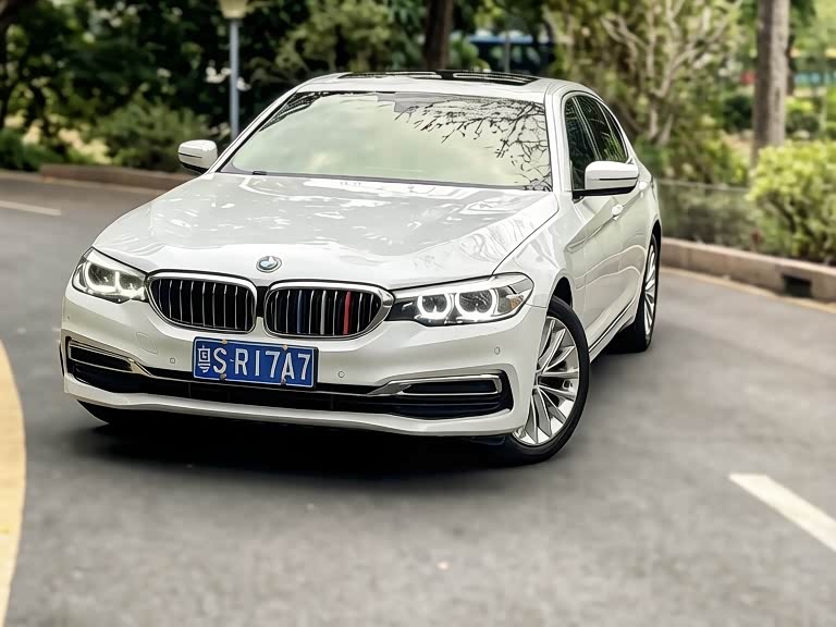 BMW 5 Series 2019 — фото 29