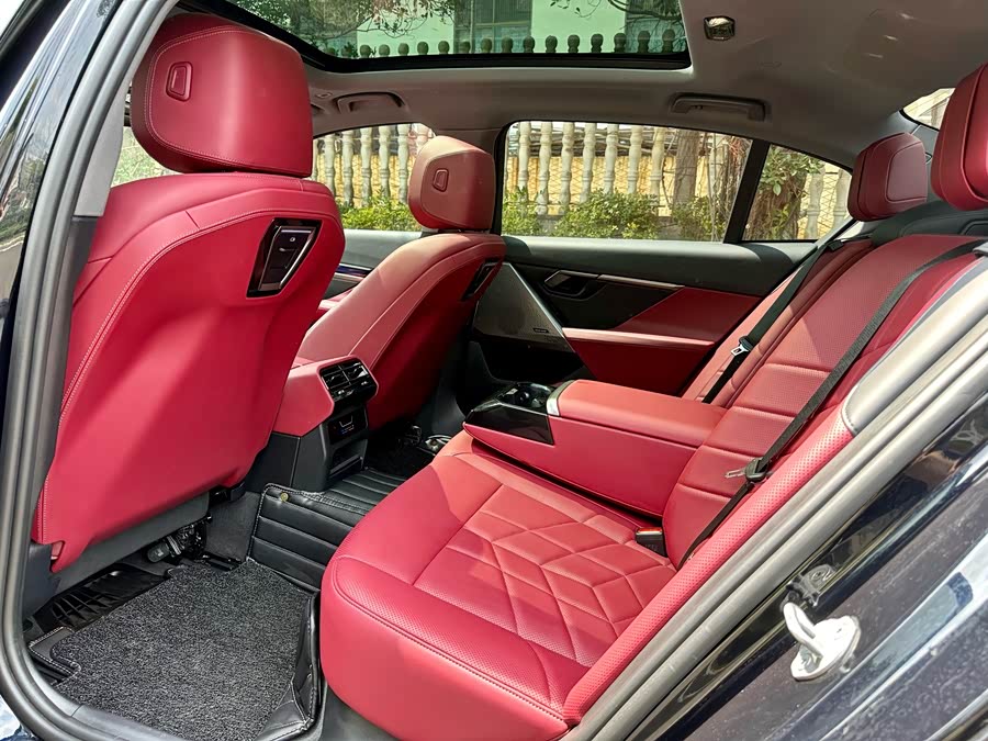 BMW 5 Series 2025
