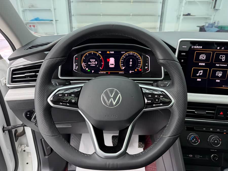 Volkswagen Tiguan L 2023 — фото 14