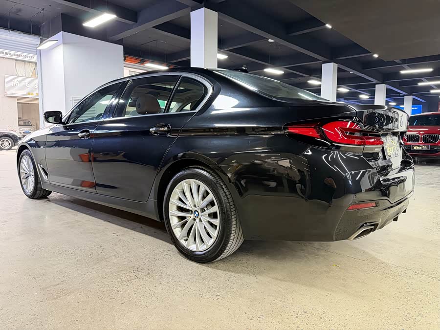 BMW 5 Series 2018 — фото 11