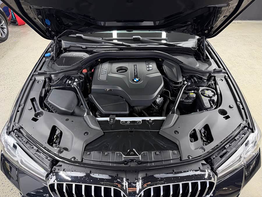 BMW 5 Series 2018 — фото 22