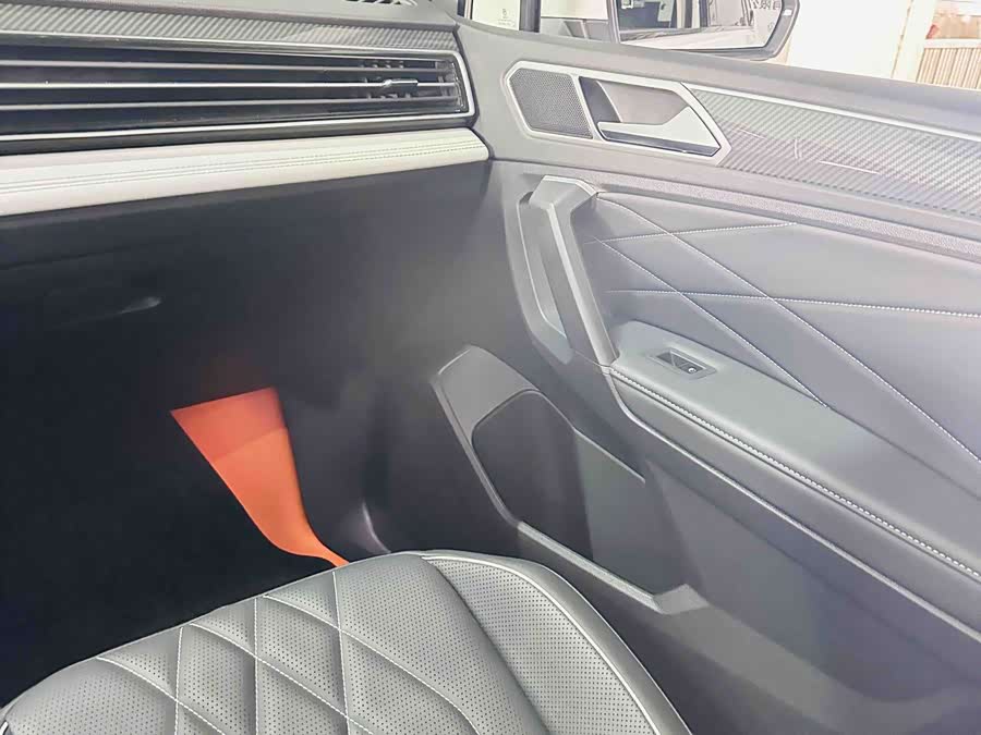 Volkswagen Tiguan L 2024 — фото 13