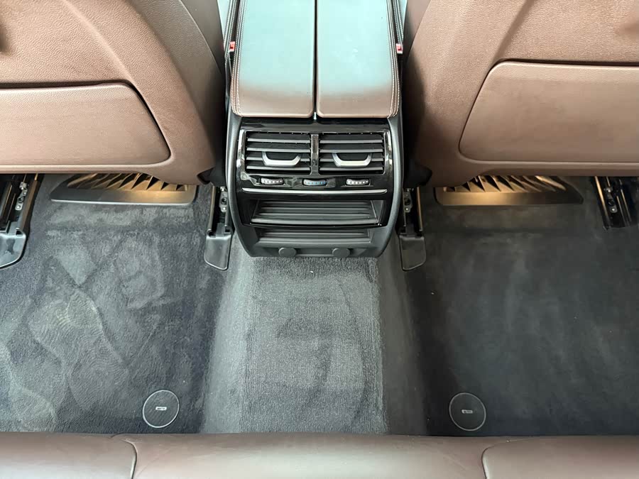 BMW 5 Series 2019 — фото 12