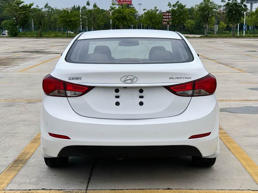 Hyundai Elantra 2016 — фото 38