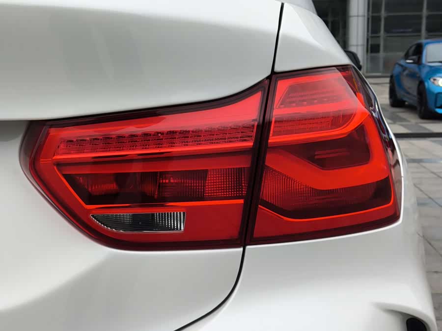 BMW 1 Series 2022 — фото 10