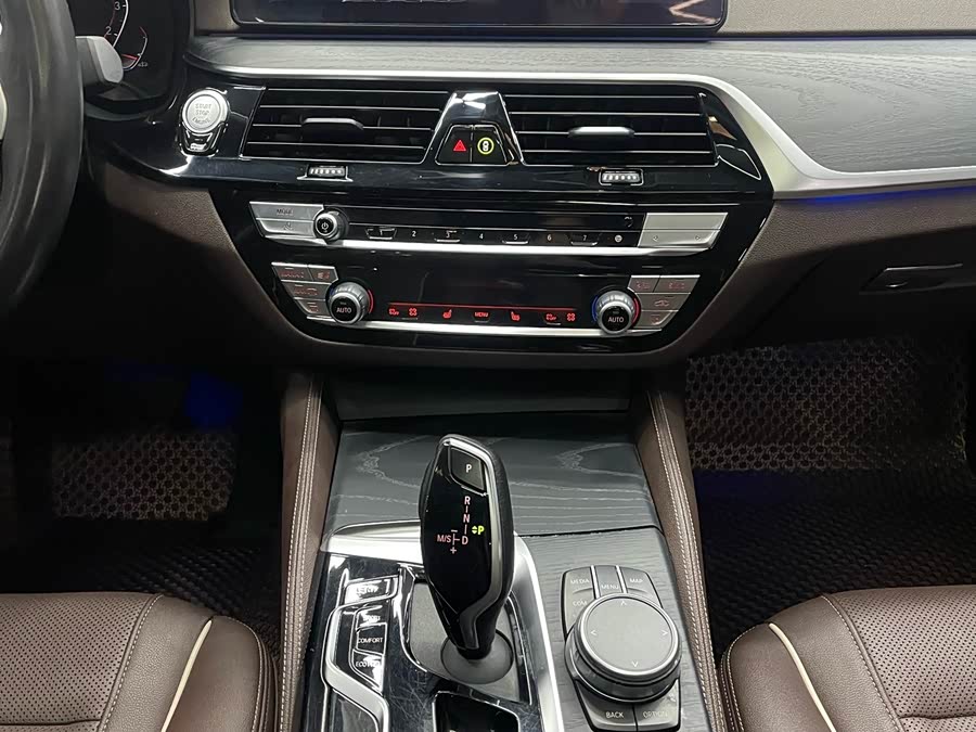 BMW 5 Series 2021 — фото 12