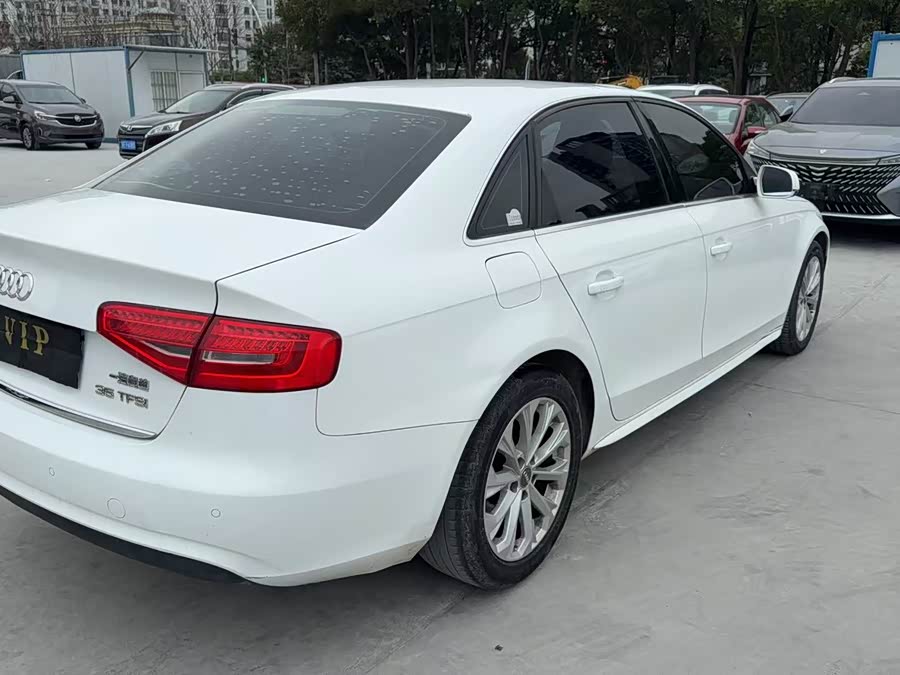 Audi A4L 2015