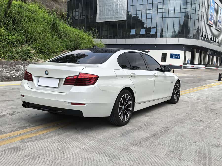 BMW 5 Series 2017 — фото 9
