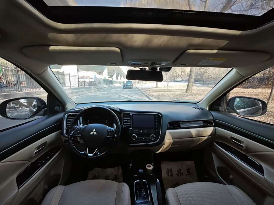 Mitsubishi Outlander 2016
