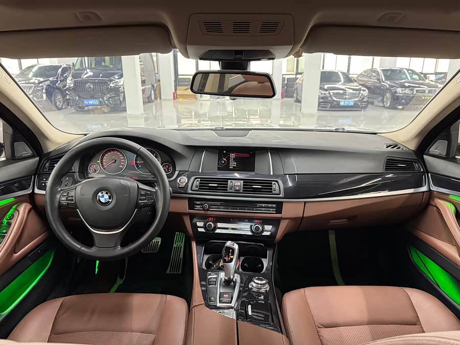 BMW 5 Series 2017 — фото 11