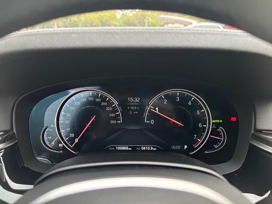 BMW 5 Series 2018 — фото 19
