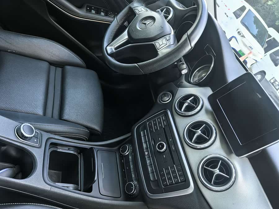 Mercedes-Benz GLA 2016 — фото 16
