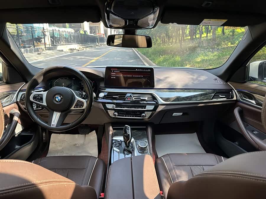 BMW 5 Series 2022 — фото 10
